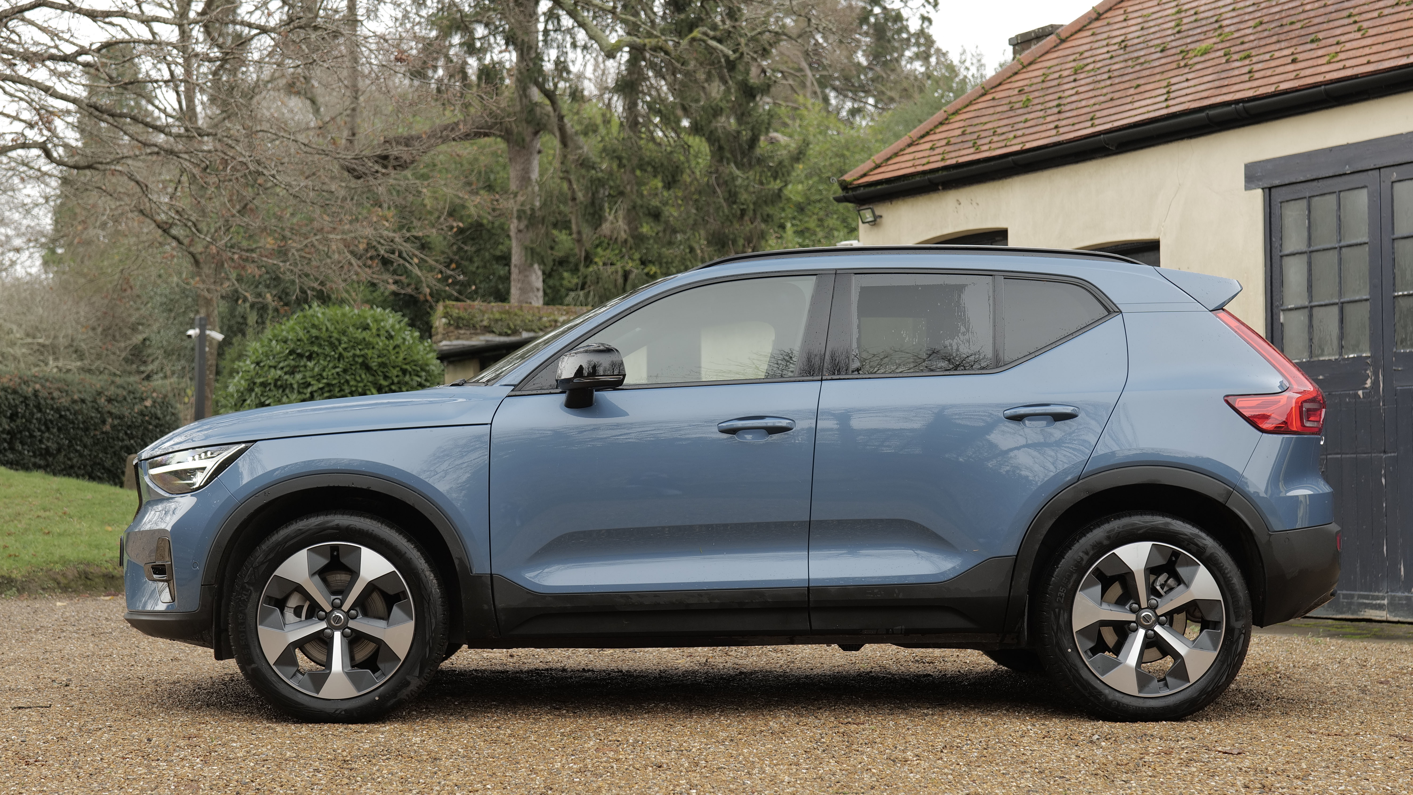 VOLVO XC40 ESTATE 2.0 B3P Plus Black Edition 5dr Auto